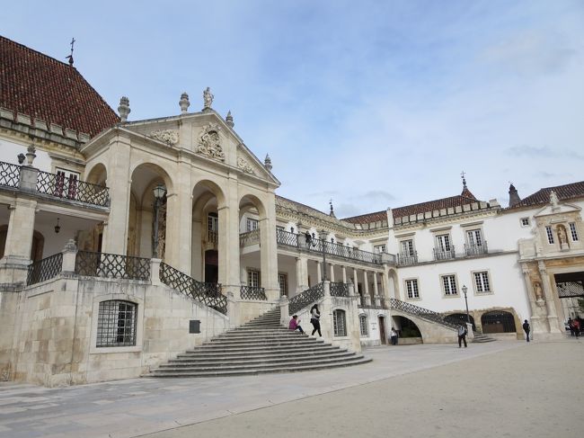 階段を登って、ラテン回廊へ入ります。