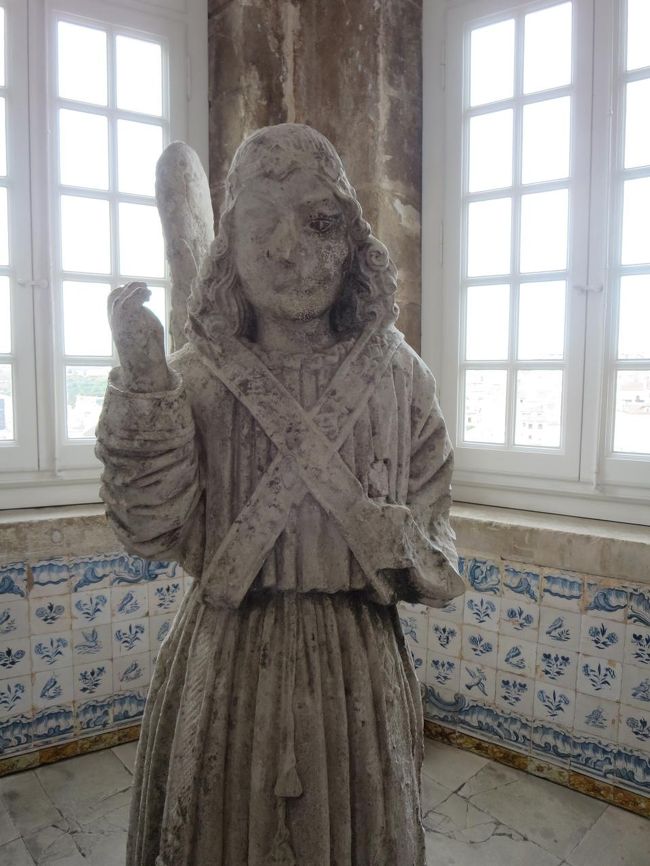 どなたの像でしょうか？？？<br /><br />ちょっと怖さを感じるのは、私だけ？！