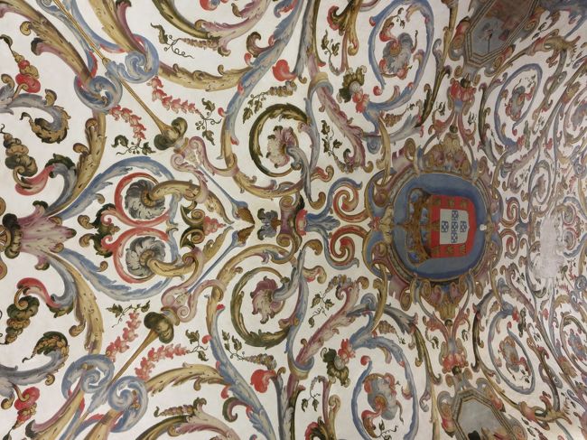天井、素敵だな～！<br /><br />なんだか、ゴブラン織の模様みたい！！！