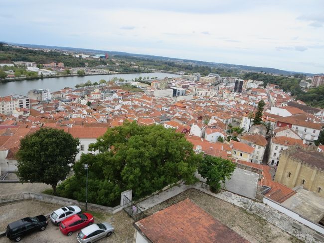 展望台もあります。<br /><br />かなり細い場所で、手すりはちゃんとありますが、高所恐怖症の方々は「こわい」と、出られませんでした。<br /><br />