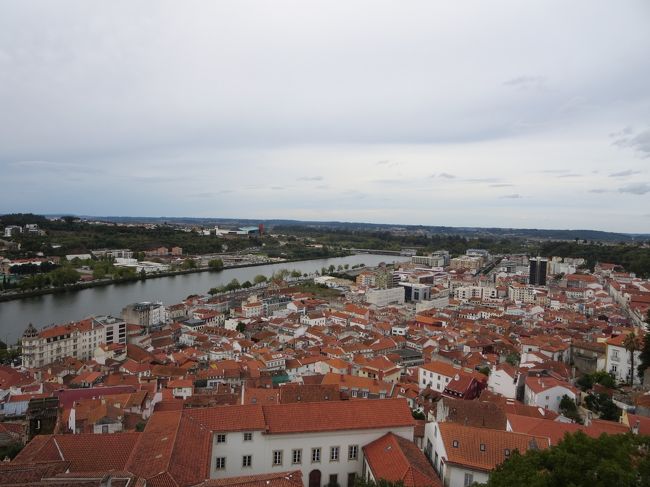 ポルトガルらしい景色ですね♪<br />茶色の屋根が、いい感じ！！！