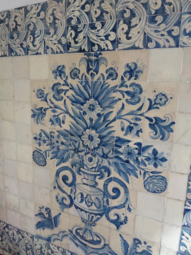 アズレージョを見ながら、降りていきましょう。