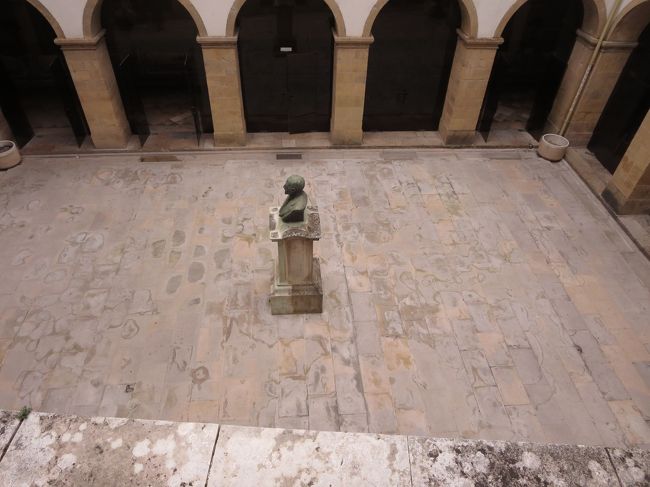 中庭には、誰かいらっしゃいますよね！