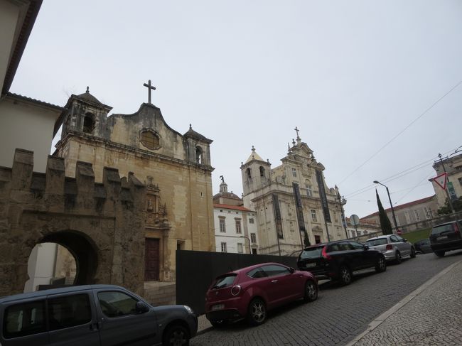 右は、新カテドラルです。