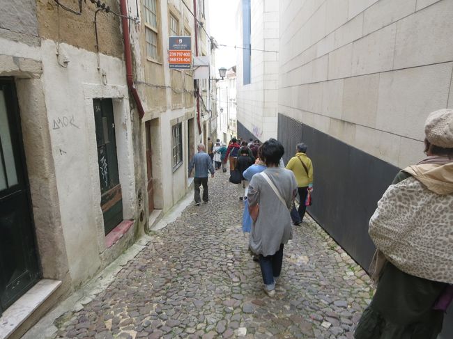 細い路地を、てくてくてく・・