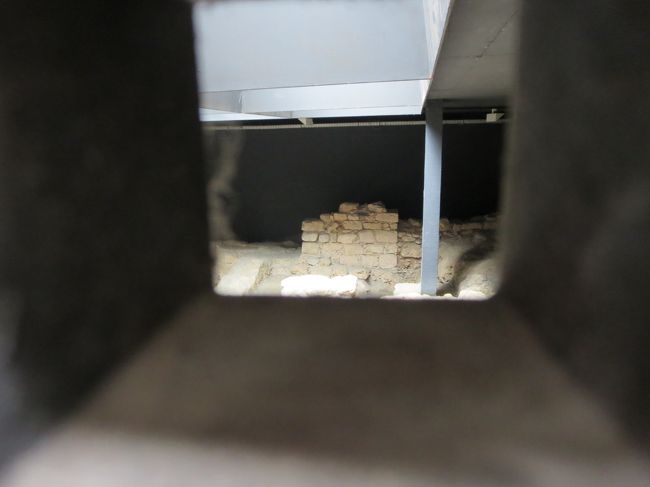 遺跡が、ちょこっと見えています。