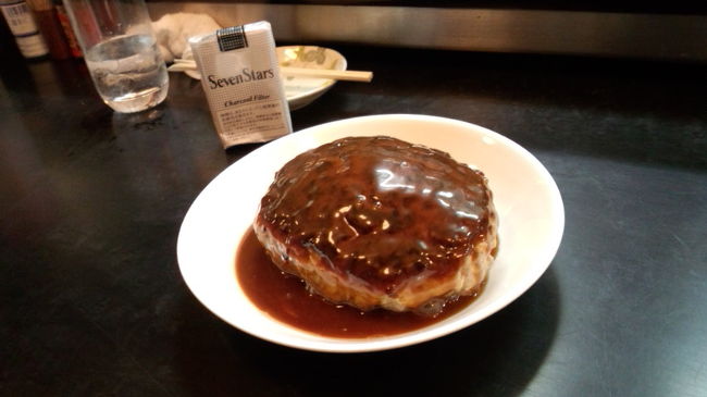 1日めの居酒屋「友恵」でいただいたすごいボリュームのハンバーグ、美味しくて値段も格安でビックリ！