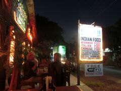 入ったのは、地球の歩き方に載っていた
A Little Bit of Bagan　というレストランです。

南インドカレーが美味しいという内容でピンと来たので。
実際のところ、油が多めのミャンマー料理を続けて食べていて胃腸がキツくなってきたのを感じていたので、ここでサラサラの南インドカレーを食べてバランスを取っておいた方が、翌日以降のことを考えても無難かなと。