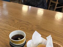 フードコートで朝食。
カフェベネが良かったけど、行列で、対応も遅いので
フレッシュネスに変更。