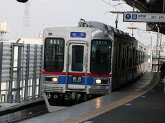 柴又へは京成金町線京成高砂駅から１駅。
実はこの路線、全長2.5km３駅しかなく住宅密集地を走る単線なのです。