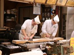 松屋の飴さんです。親子二代でしょうか。