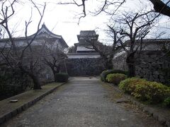 朝･昼食と続けて食べたので近くにある大濠公園を散歩することにしました｡
