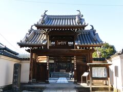 弘福寺　山門

黄檗宗の寺院、京都・宇治市にある黄檗山萬福寺の末寺。
開山は鐵牛禅師、開基は稲葉美濃守正則。
本尊は釈迦如来坐像。

京都・宇治市の萬福寺と同じ様式の山門です。
http://4travel.jp/travelogue/10149839

こちらは特に北斎とゆかりはありませんが、隅田川七福神の布袋尊が祀られています。