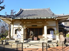 長命寺

天台宗の寺。
創建は不詳ですが、宝寿山常泉寺と号していたといいます。
寛永年間に三代将軍家光が鷹狩りを行った際、急に病を催し、ここで休息をとり、境内の井戸水で薬を服用したところ、たちまち快癒したので、長命水の名を捧げられると共に、長命寺と呼ばれるようになったといいます。

隅田川七福神の弁財天を祀ります。