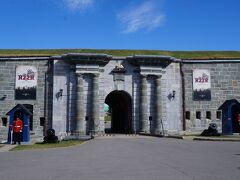 着きました。
シタデル＝La Citadelle de Quebec、ケベック城塞博物館です。

http://www.lacitadelle.qc.ca/fr/