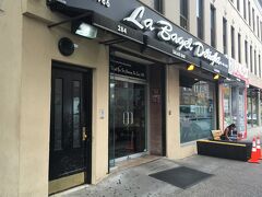 今日のブレックファーストは『La Bagel Delight』というベーグルショップ＆カフェ。帰国してから発見したけれど、オースターの『ブルックリン・フォーリーズ』にもこの店が出てきてた。ブルックリン在住の彼のお気に入り店だとの噂。