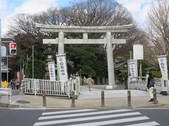 井戸を後にして国道467号線を白旗の交差点から北に行っところに白旗神社の鳥居がありました。