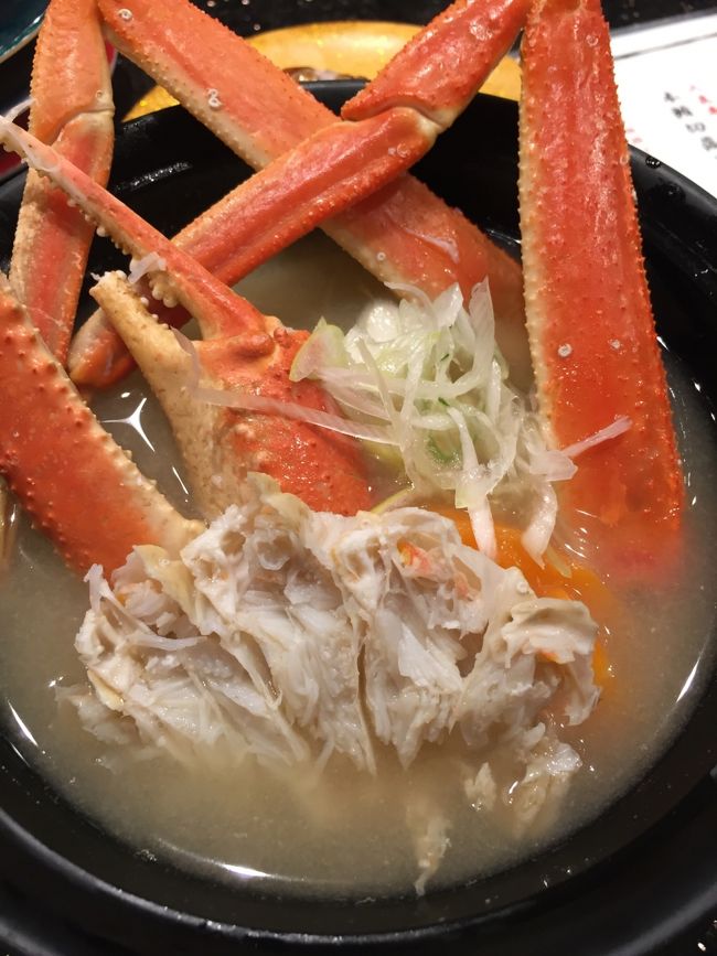    カニ汁，500円位かな．汁物は，アオサのり・鮭アラ汁などがありました．蟹の旨味が白味噌に入りしっかりとした味でした．少し蟹身を頂くのが手間でしたが．