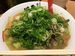 大阪に来るとここのラーメンも食べたくなる…
ラーメン三昧だ…