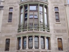①Hotel Tassel(タッセル邸)：Rue Paul Emile Janson 6 
ARCHITECT Victor Horta 1893/1894
オルタ32歳のデビュー作「タッセル邸」です。
世界遺産に登録されている「建築家ヴィクトル・オルタの主な都市邸宅群」の1つでアール・ヌーヴォーと建築の融合を成功させた最初の成功例と言われてます。