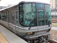 米原駅から新快速は12両から4両になります。北陸線で長浜駅へ向かいます。
