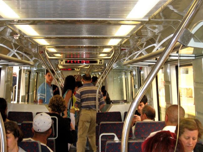 平成18年5月16日（火）トレラベガ～サンタンデール車内風景<br /><br />　列車に乗ってようやくほっと一息ついた。これでサンタンデールでビルバオ行きに乗り換えれば23時の帰船リミットには十分間に合うと思った。<br />