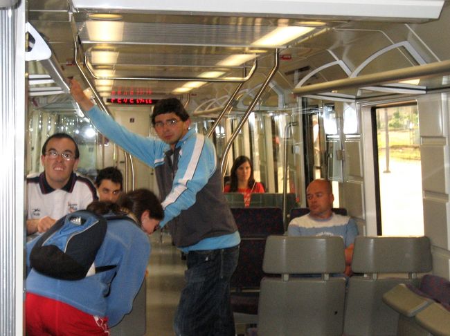 平成18年5月16日（火）トレラベガ～サンタンデール車内風景<br /><br />　じっくり車内ウォッチングするほどの余裕はなかった。