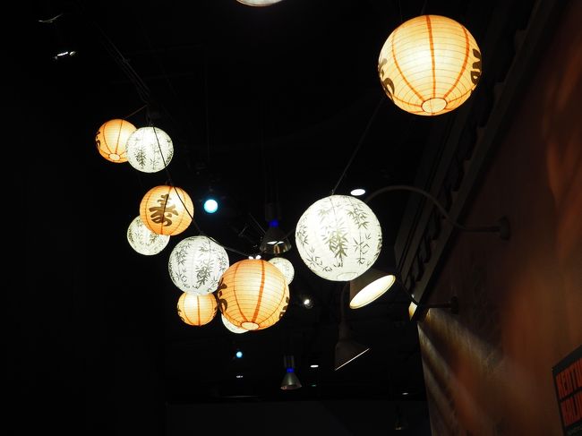 ミニーちゃんとグーフィーともそつなくグリをこなし、向かいのベイマックスへ<br /><br />キューラインにぼんぼりがありましたよ。