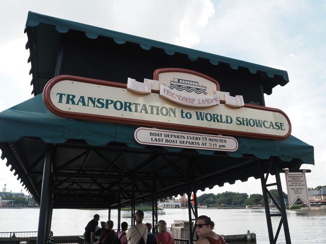 広いエプコットで体力消耗しないように、ワールドショーケースへはボートで移動します～