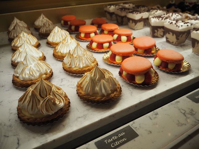 やっぱフランスやわ、デザートがオサレやわ。<br /><br />全部おいしそうやわ。