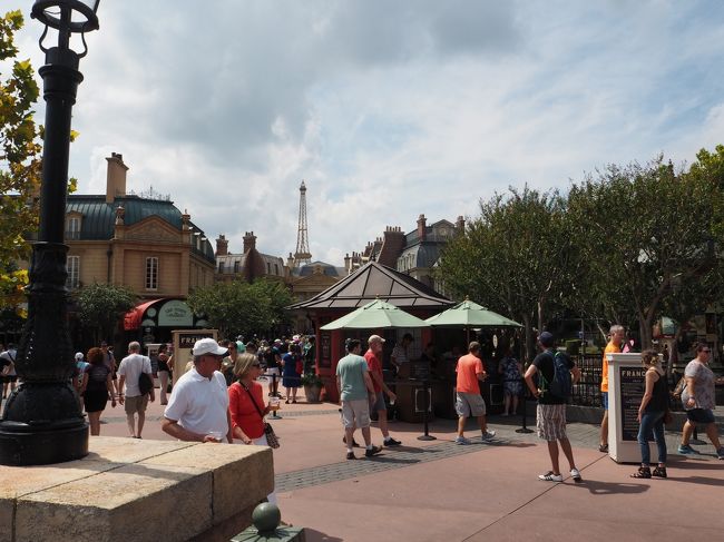 奥にあるのはエッフェル塔でしょうか！？<br /><br />ショボイ・・・これはショボイ・・・