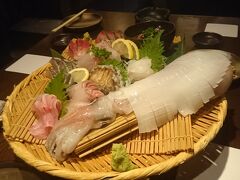 赤坂の『月○海』のイカ活け作り。
福岡のイカは旨いなぁ。