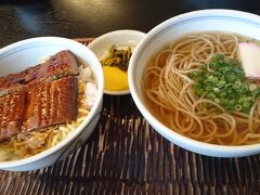 佐賀県三瀬の『三瀬』
そばとミニうな丼のセットは美味しい。
そばは上品な感じ。