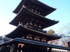 色々な意味で、すでに奈良はお腹いっぱいでしたので、奈良駅から一番近くの「興福寺」を訪れます。
幸福になれそうですし。

わぁ、こっちの塔もいいなぁ！