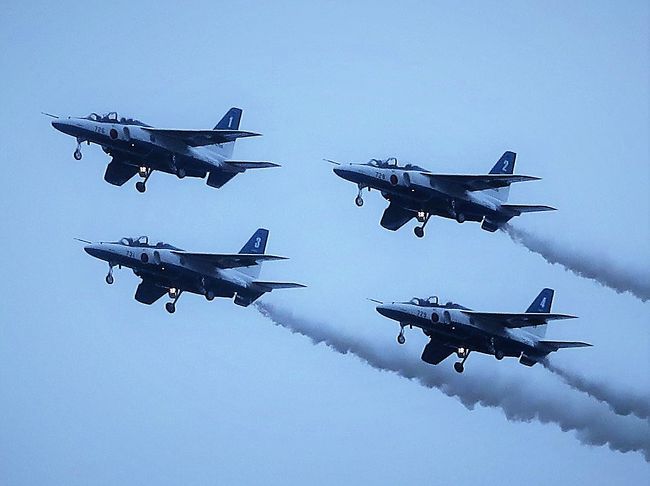 ブルーインパルス　一枚 航空自衛隊：『防衛百景』空からエールを送る「ブルーインパルス