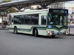 交通手段は市バス。
まずは金閣寺を目指す。
