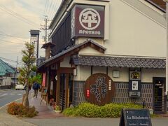 小布施の町は
栗の時期が過ぎ観光客も
秋真っ只中に訪れた昨年とは違い
まばらでした。
