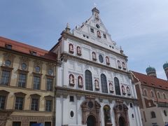 「ミヒャエル教会」に到着。
この教会には、「ノイシュヴァンシュタイン城」を建てたルートヴィヒ2世を含む、ヴィッテルスバッハ家の墓所が地下にあるそうです。