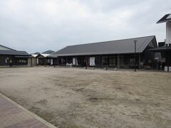 ２日目はレンタカーで移動。

目的④の呼子のイカをいただきに呼子台場みなとプラザ　大漁鮮華へ。
有名な河太郎のとなりです。