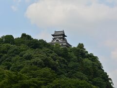 犬山城。木曽川から