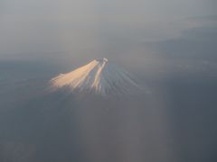 12/10(土)
ANA 293 羽田6:40発鳥取行で鳥取砂丘コナン空港に向かう。
天気が良いから富士山が見えるかな？と思っていたところ、綺麗に見ることができた。