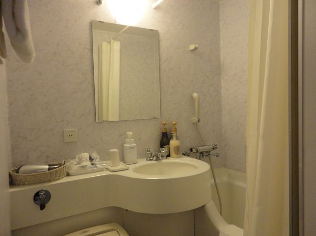 このホテルは築どれくらいなんだろう。