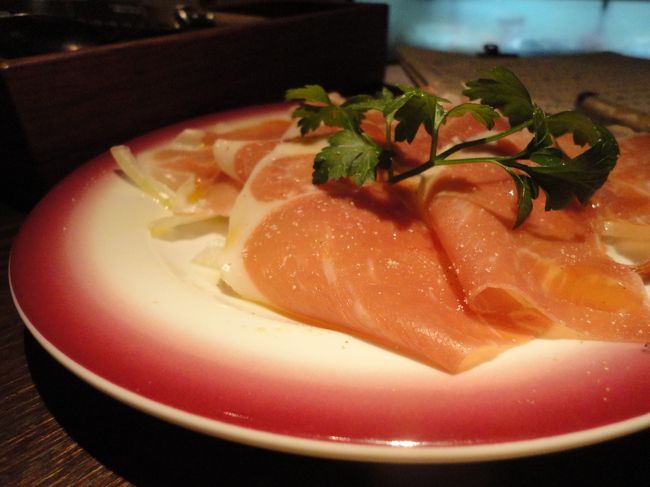 ホテルの近くでいーよねと、歩いていてテケトーに入ったお店でしたが、ここはとってもよかった！<br />あとから食べログ見たら、なかなかの評価でしたよ。<br />四条駅から1～2分と近くて便利なので、京都来たときのディナー候補にブックマークしときましょ♪