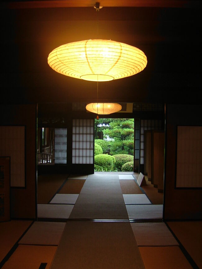 木蝋資料館・上芳我邸を見学です。国の重要文化財で当時の豪商の屋敷を公開しています。また中には木蝋が作られる行程の紹介や道具類の展示があり、それらをゆっくり見て廻りました。