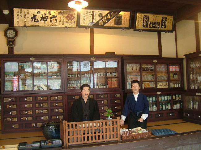 いろいろなところにリアルな人形が置いてあるのですが、それがセンサーに反応して急に動いたり喋ったりするのです。その度にビクッ！となってしまいます(^-^;<br /><br />