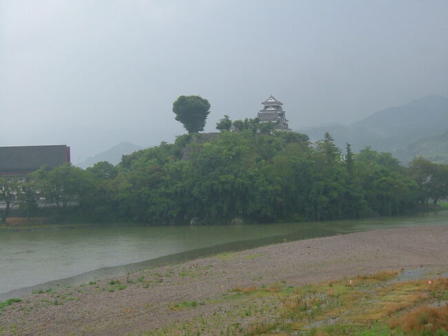 大洲にやってきました。街のシンボルである大洲城を目指します。
