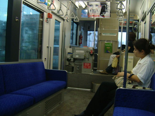 路面電車に乗り込みます。