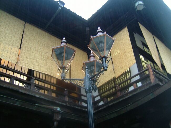 温泉に入る前に建物をぐるっと1周してみます。