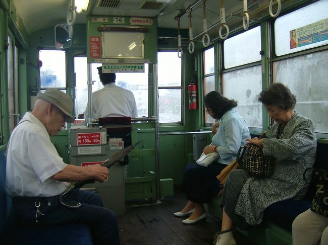 雨が一層強くなる中ふたたび路面電車に乗ります。