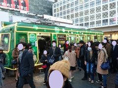 渋谷駅ハチ公前広場には東横線として使用されていた5000系第1号車がありますが、ここもイルミネーションされてました。